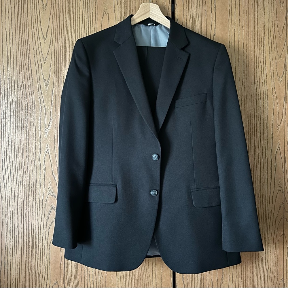 Black Haggar Two Piece Suit 42R/36W30L